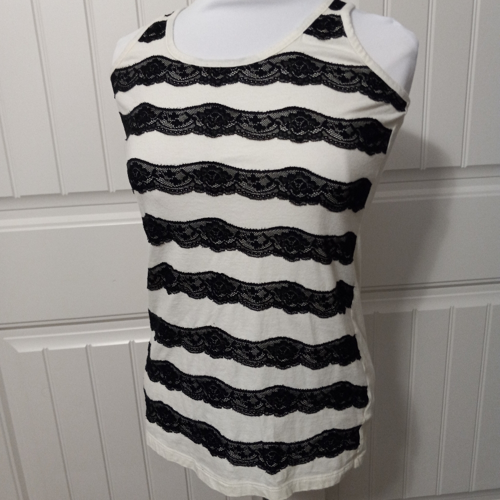 Forever 21 'Twist' Size M Tank Top Embroidered Str